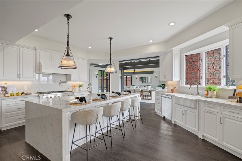 10906 Winnetka Avenue