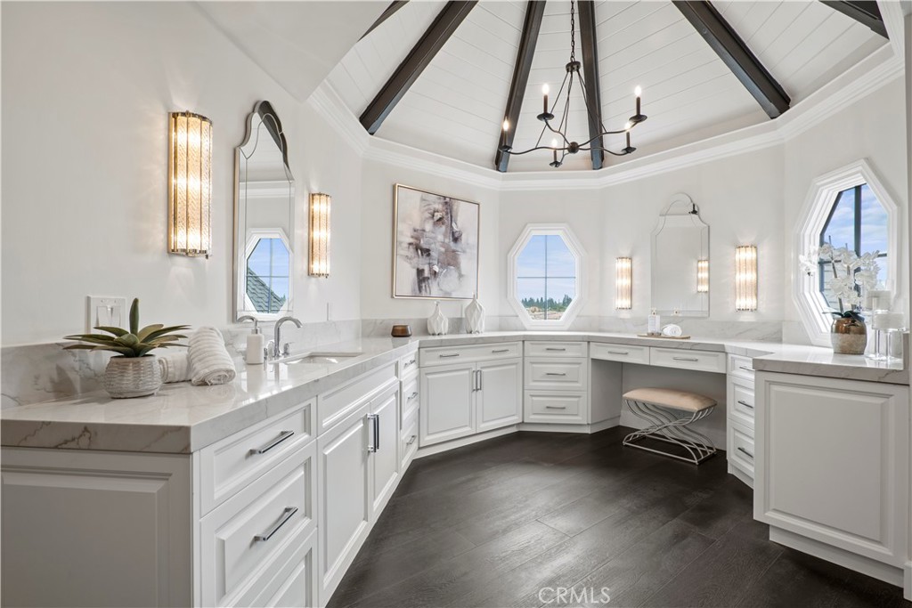 10906 Winnetka Avenue