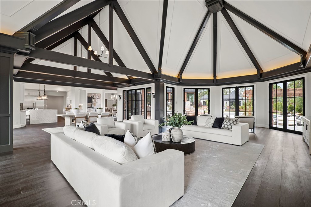 10906 Winnetka Avenue