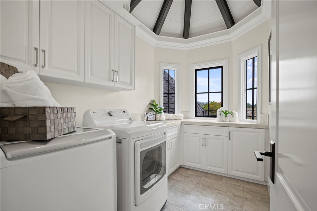 10906 Winnetka Avenue