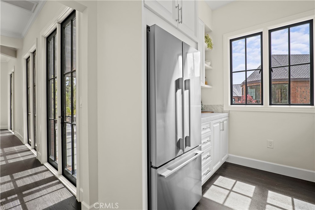 10906 Winnetka Avenue