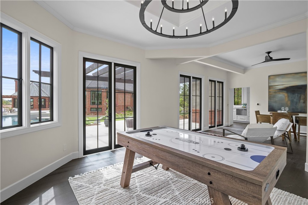 10906 Winnetka Avenue