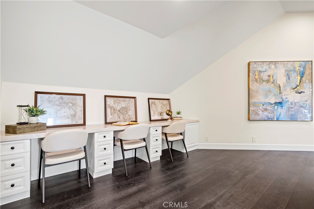 10906 Winnetka Avenue