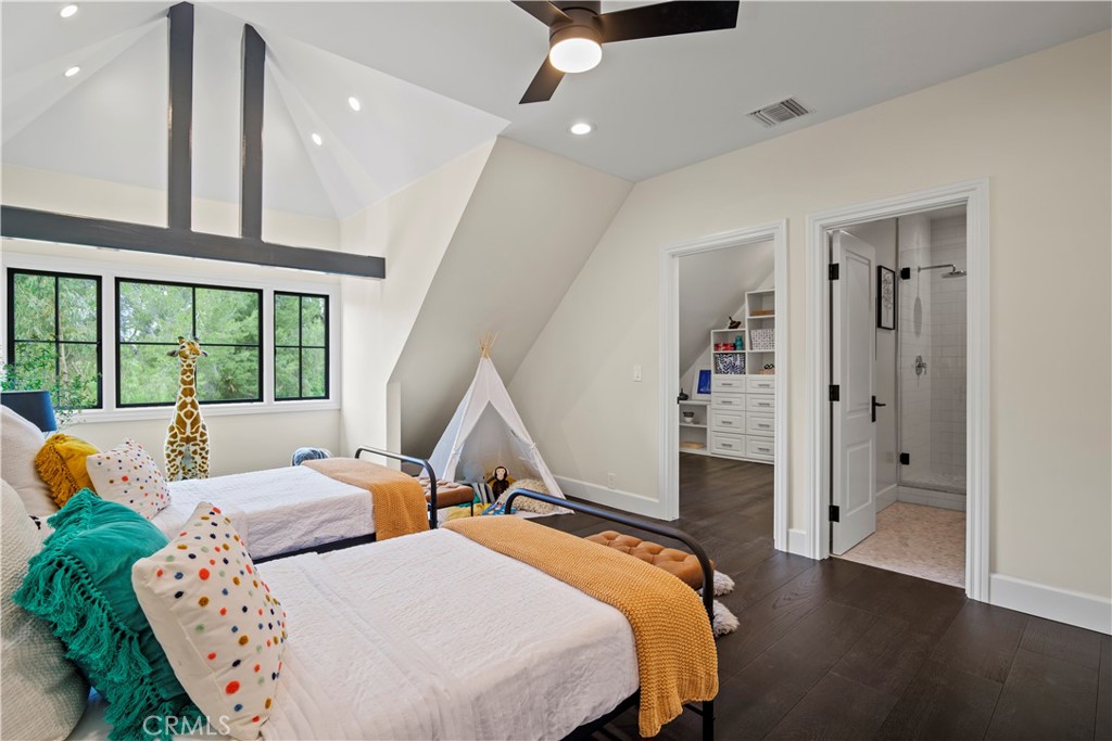 10906 Winnetka Avenue