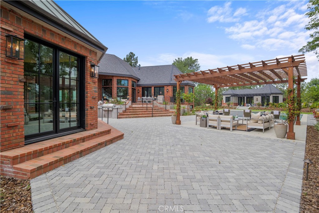 10906 Winnetka Avenue