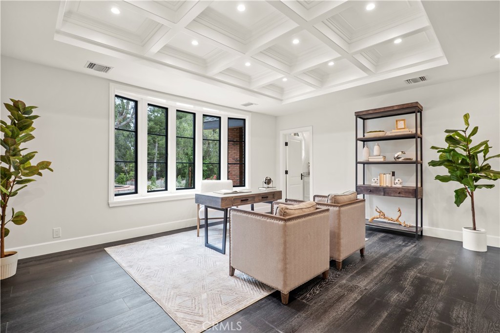 10906 Winnetka Avenue