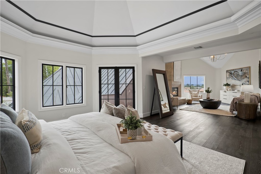 10906 Winnetka Avenue