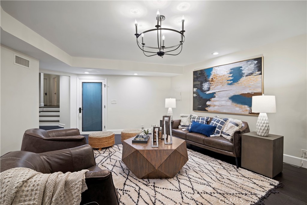 10906 Winnetka Avenue