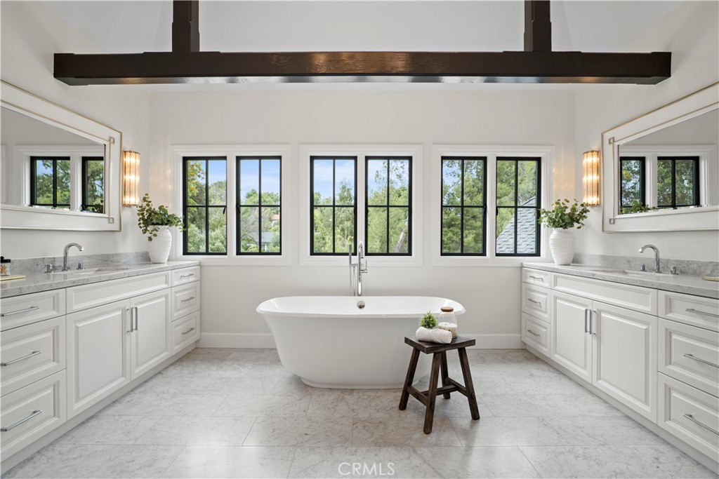 10906 Winnetka Avenue