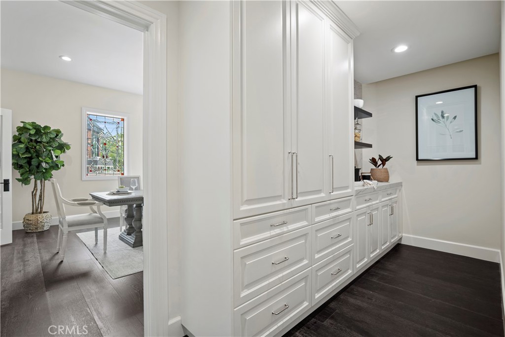 10906 Winnetka Avenue