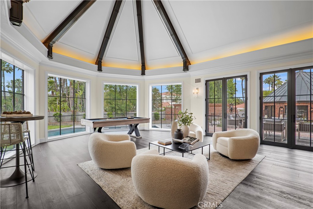 10906 Winnetka Avenue