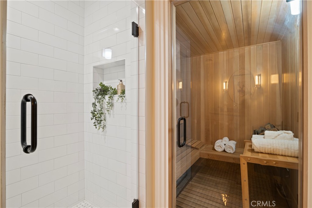 10906 Winnetka Avenue