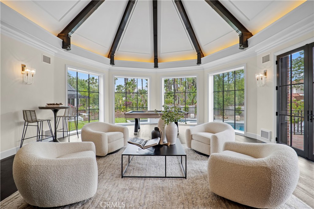 10906 Winnetka Avenue