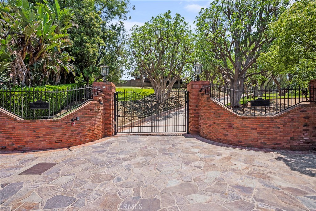 10906 Winnetka Avenue