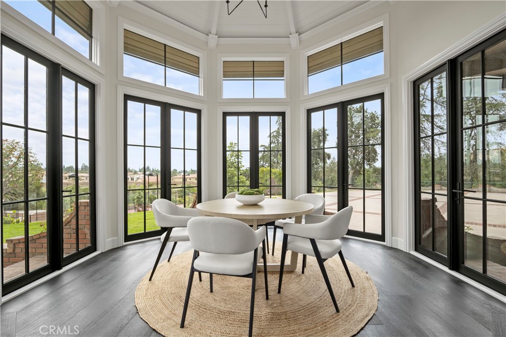 10906 Winnetka Avenue