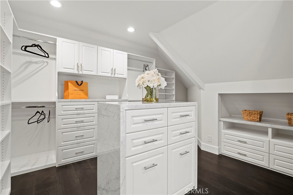 10906 Winnetka Avenue