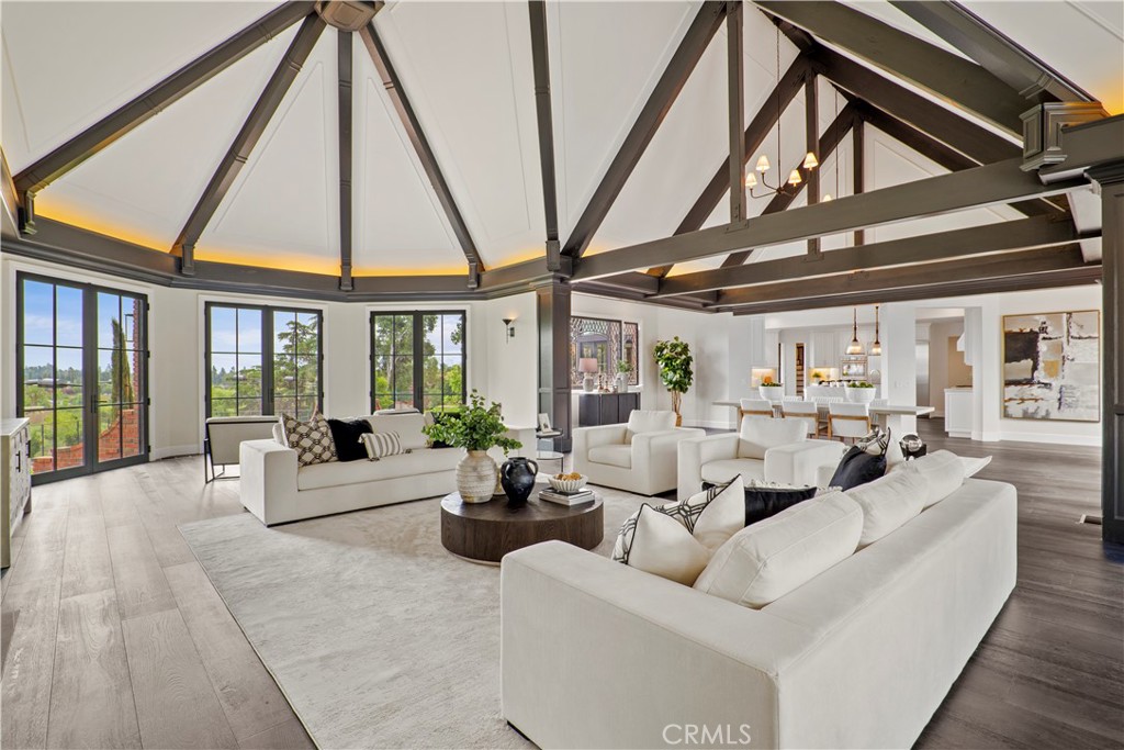 10906 Winnetka Avenue