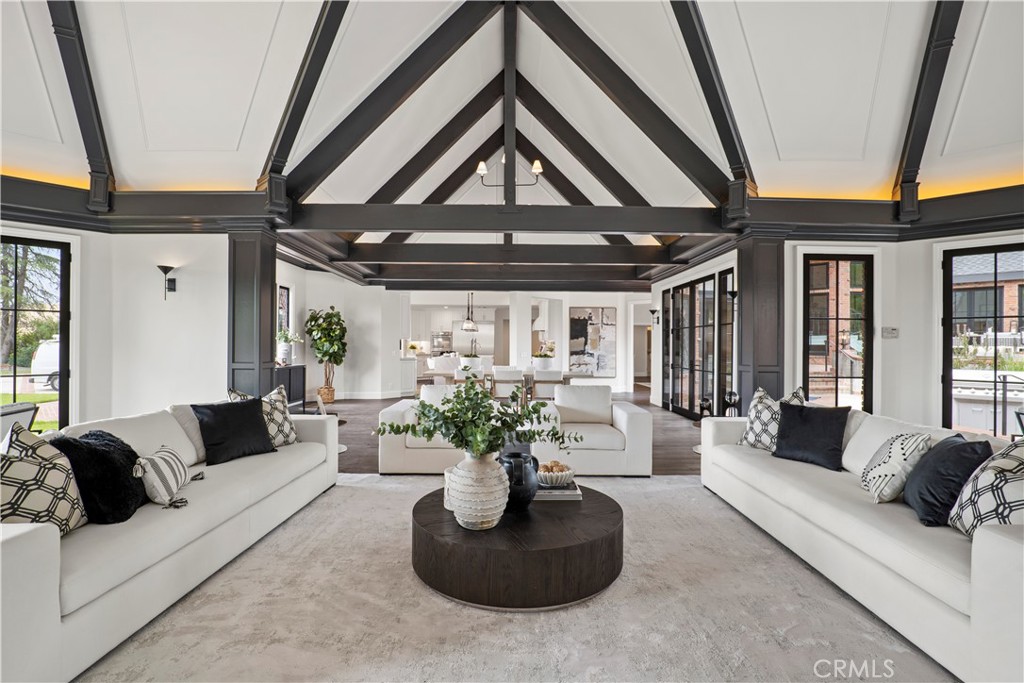 10906 Winnetka Avenue