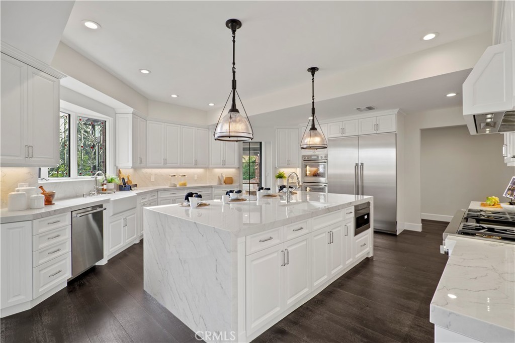 10906 Winnetka Avenue