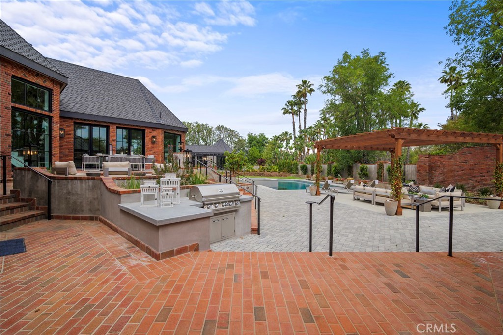 10906 Winnetka Avenue