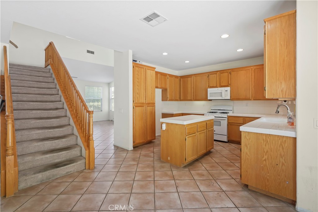 28445 Silverking Trail