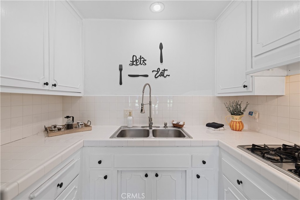 19116 Avenue Of The Oaks #B