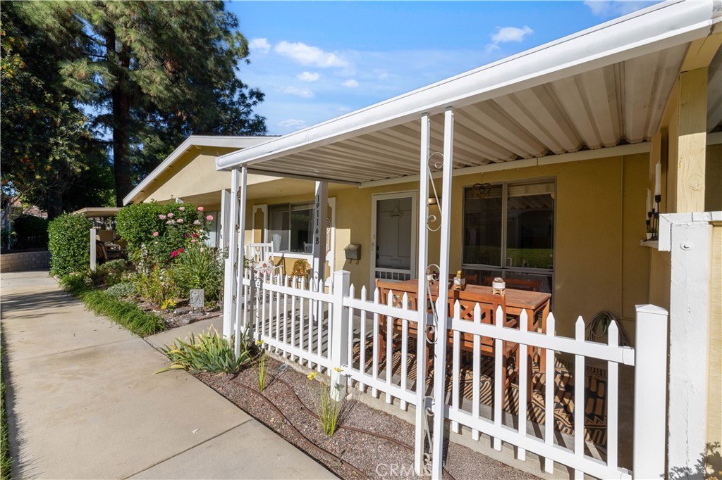 19116 Avenue Of The Oaks #B