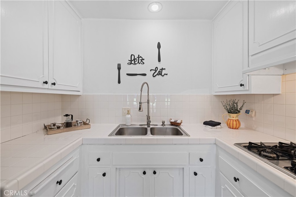 19116 Avenue Of The Oaks #B