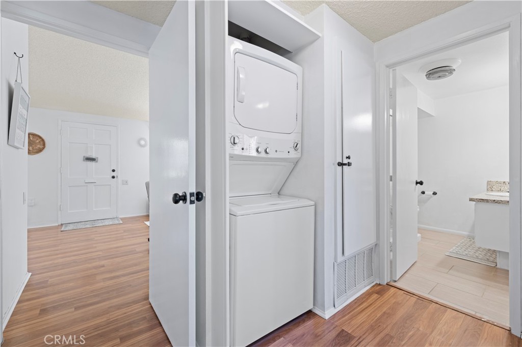 19116 Avenue Of The Oaks #B