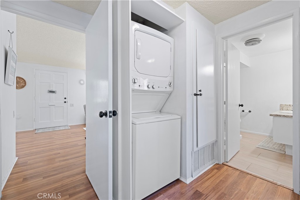 19116 Avenue Of The Oaks #B