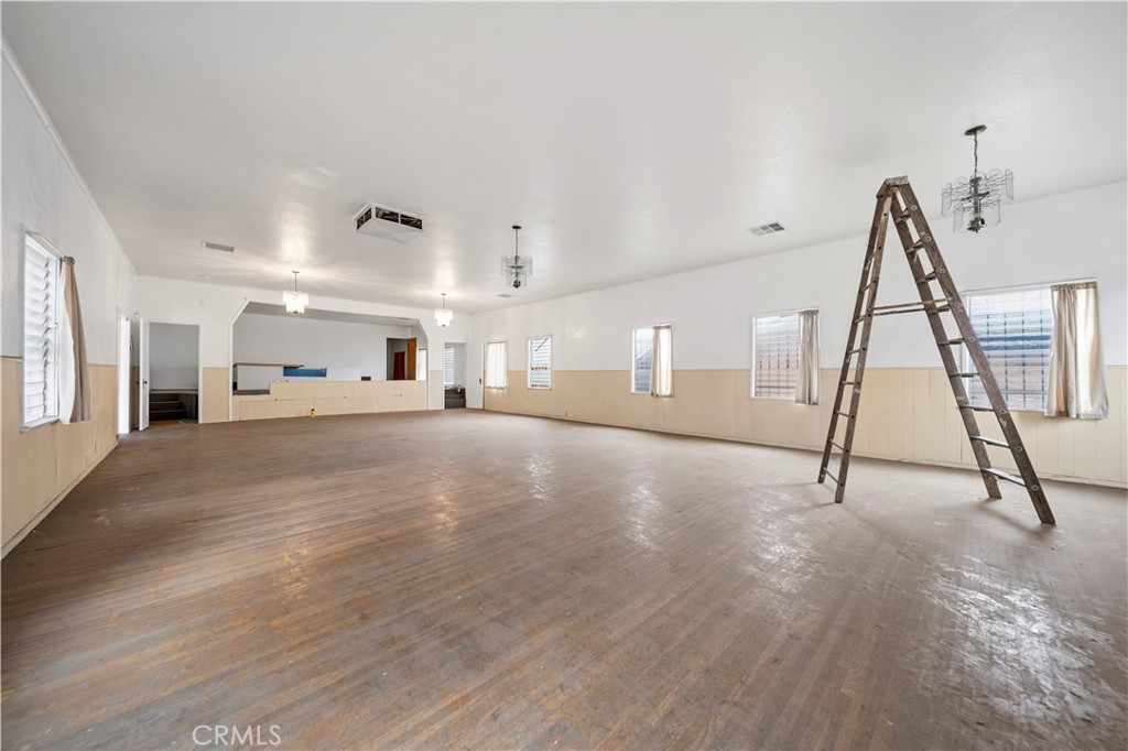 1101 W Florence Avenue