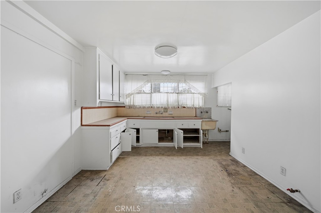 1101 W Florence Avenue