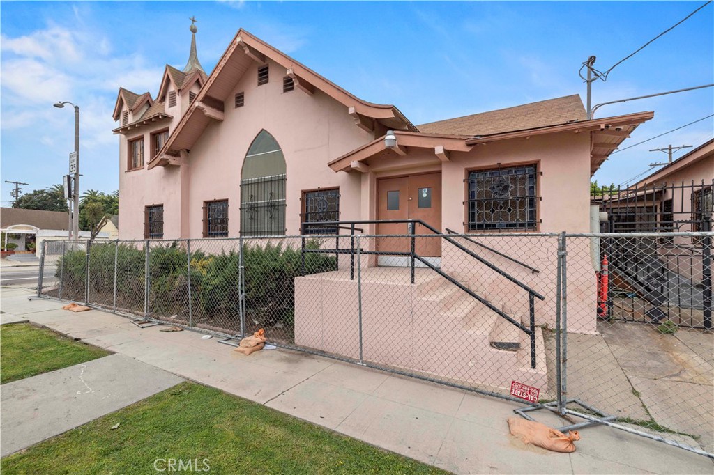 1101 W Florence Avenue