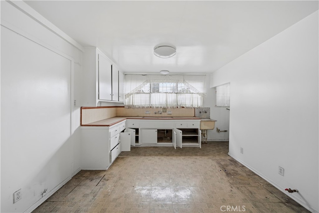 1101 W Florence Avenue