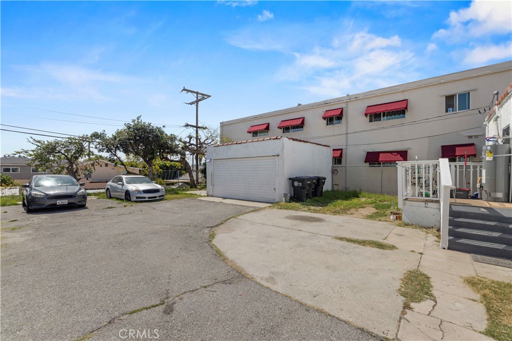 1534 E Broadway