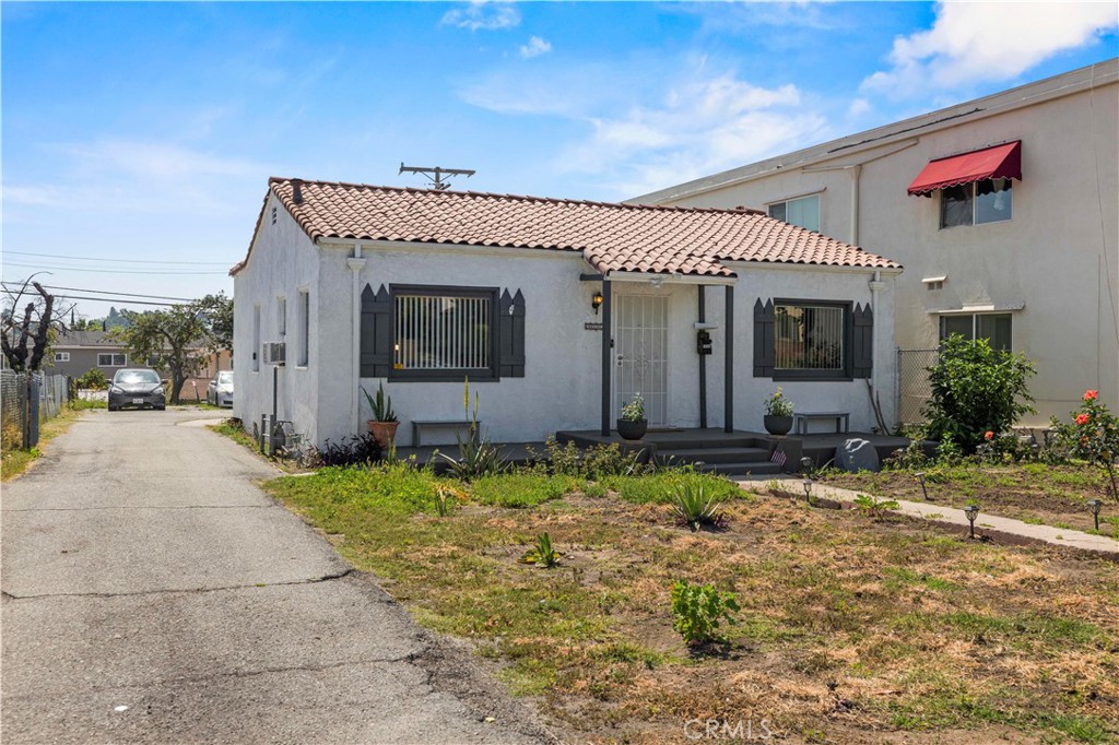 1534 E Broadway