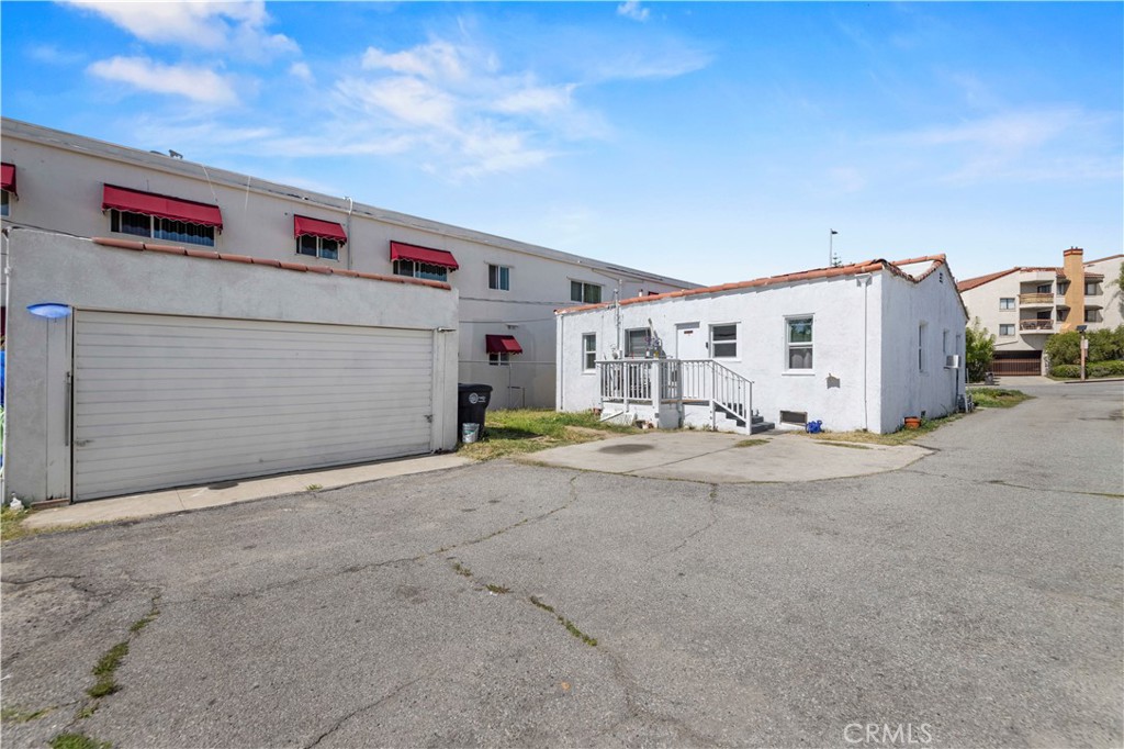 1534 E Broadway