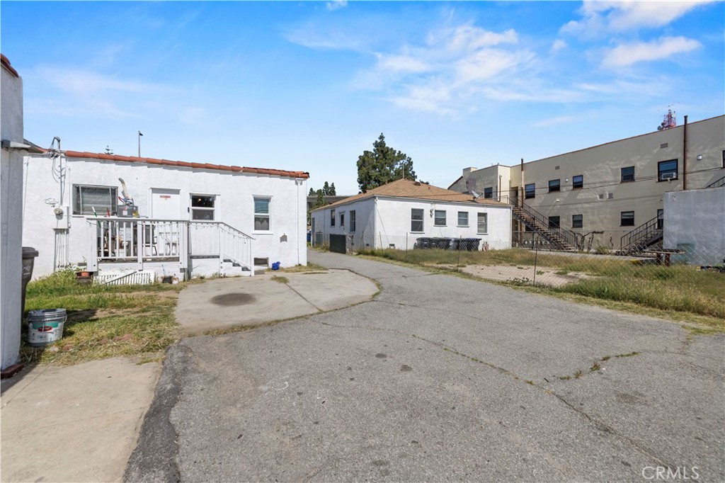 1534 E Broadway