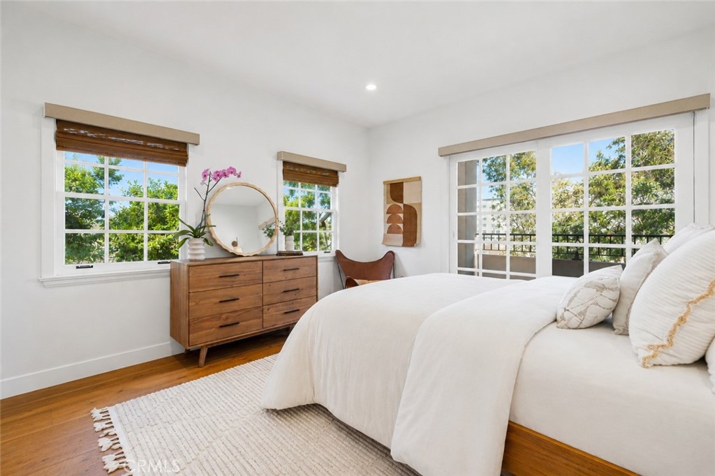 10966 Strathmore 9