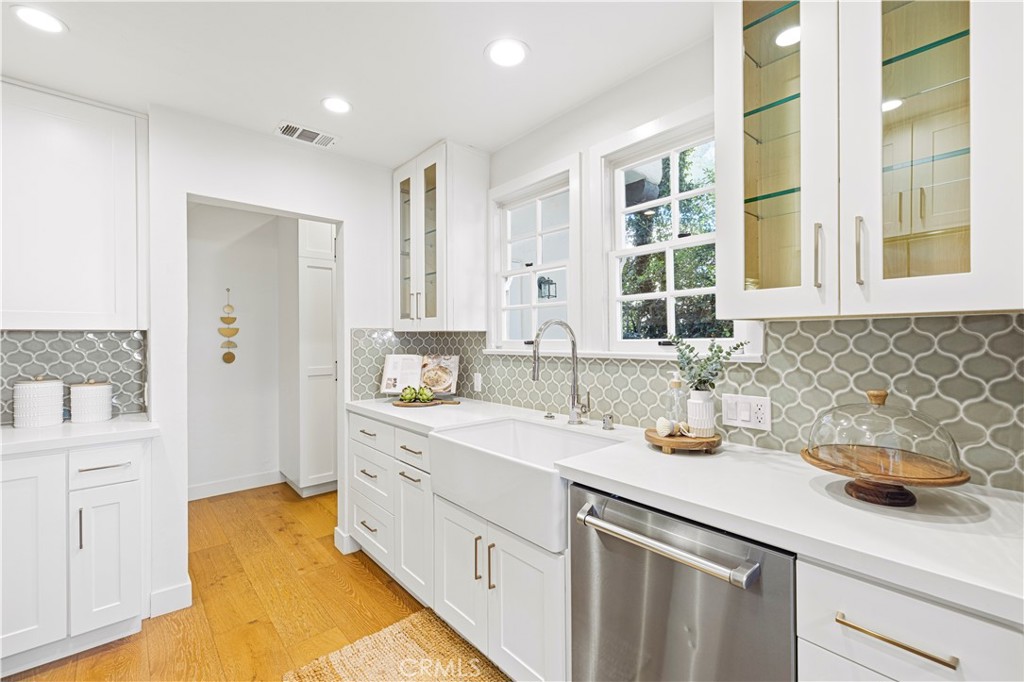 10966 Strathmore 9