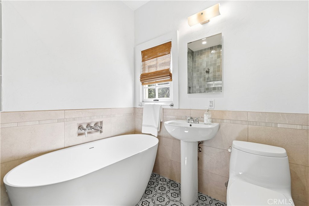 10966 Strathmore 9