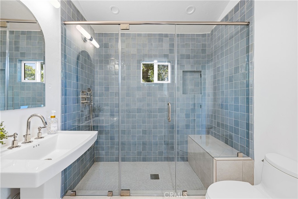 10966 Strathmore 9