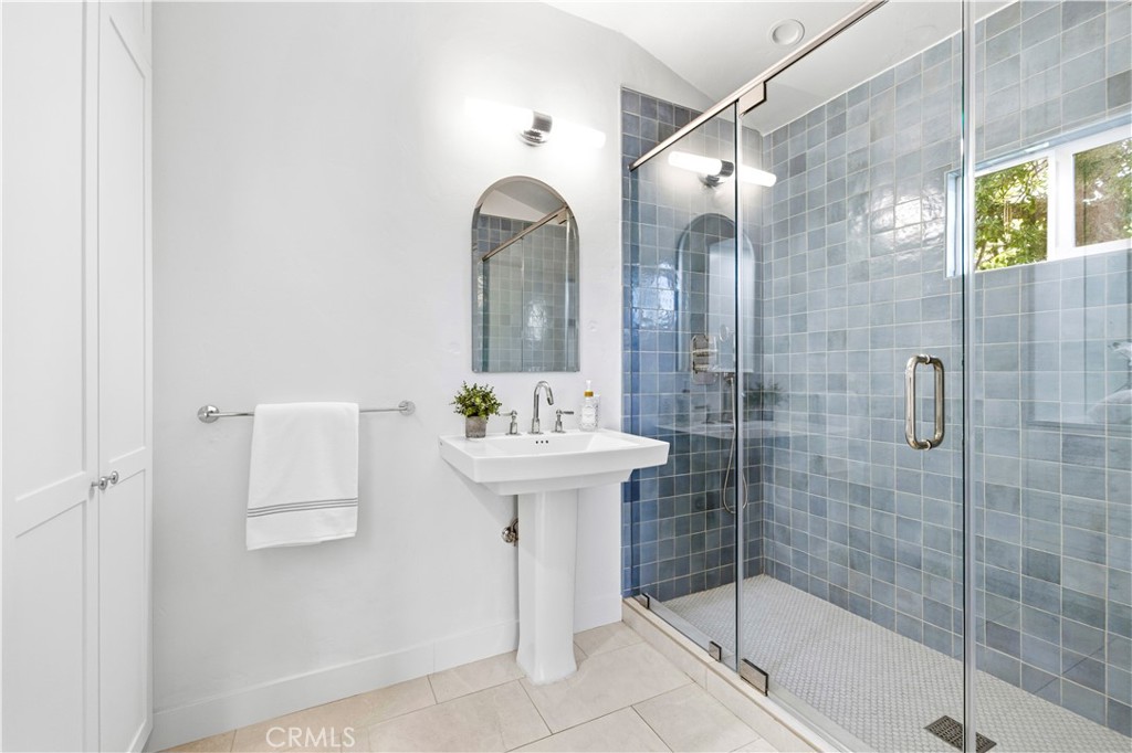 10966 Strathmore 9