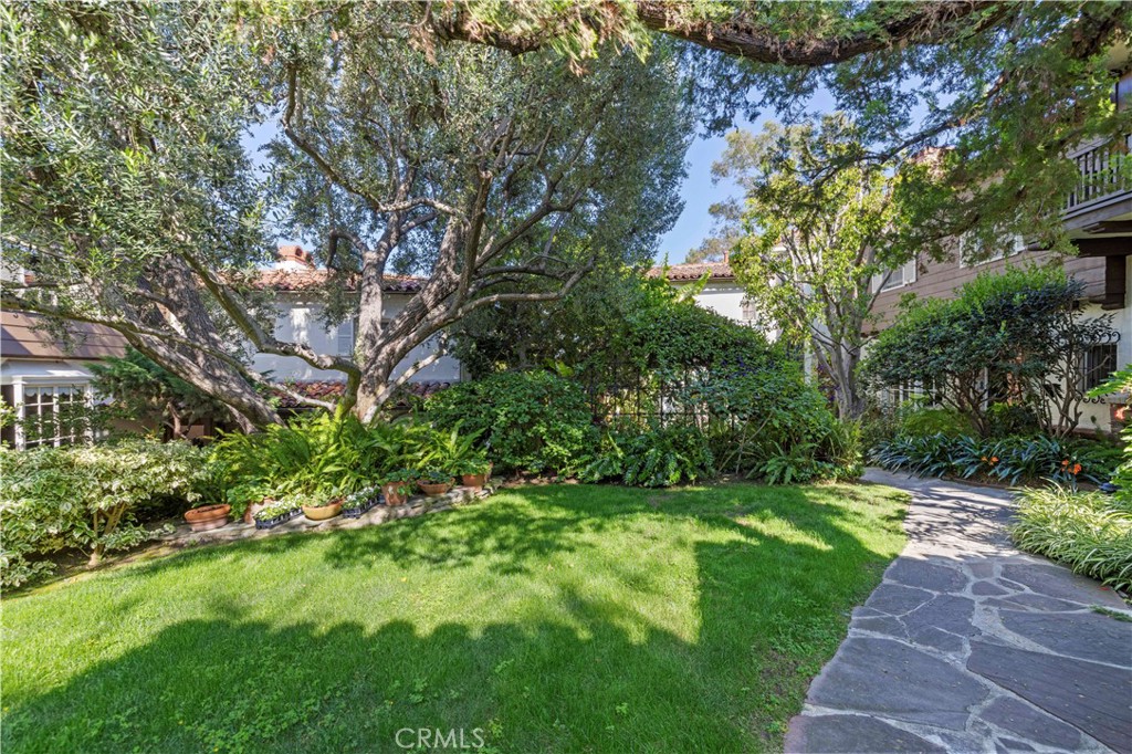 10966 Strathmore 9