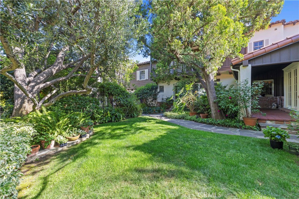 10966 Strathmore 9