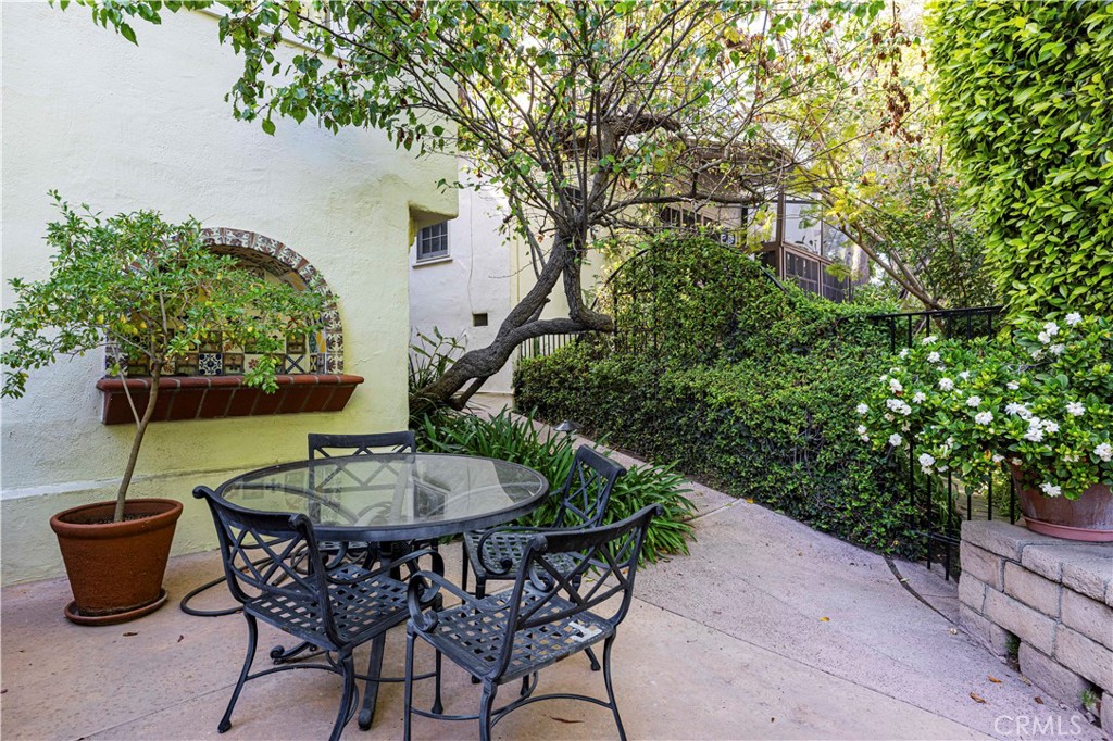 10966 Strathmore 9