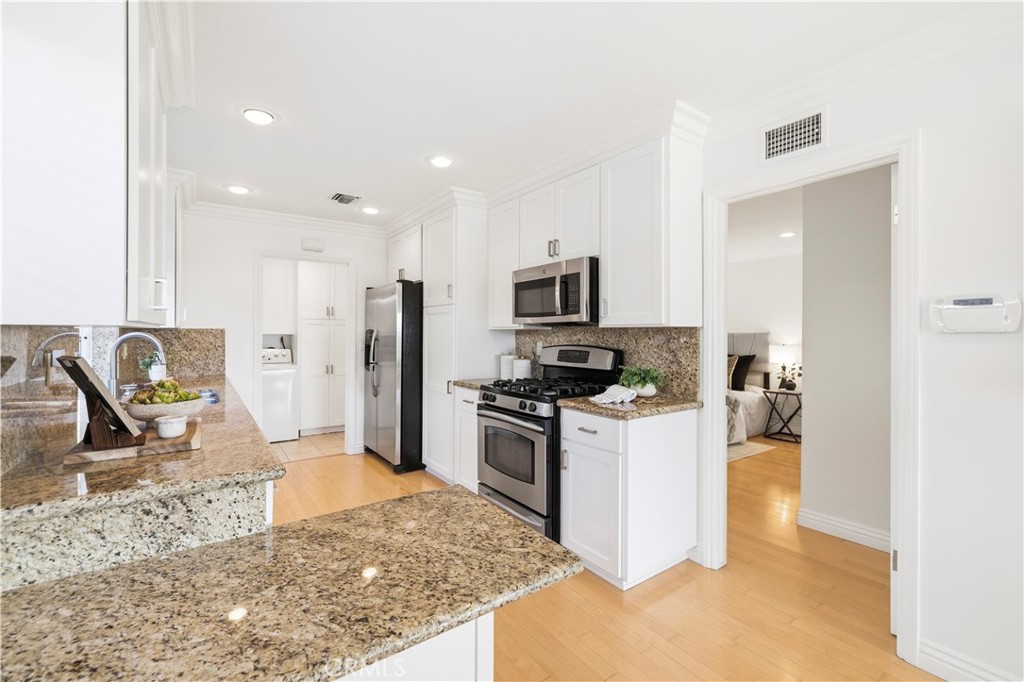 16602 Barneston