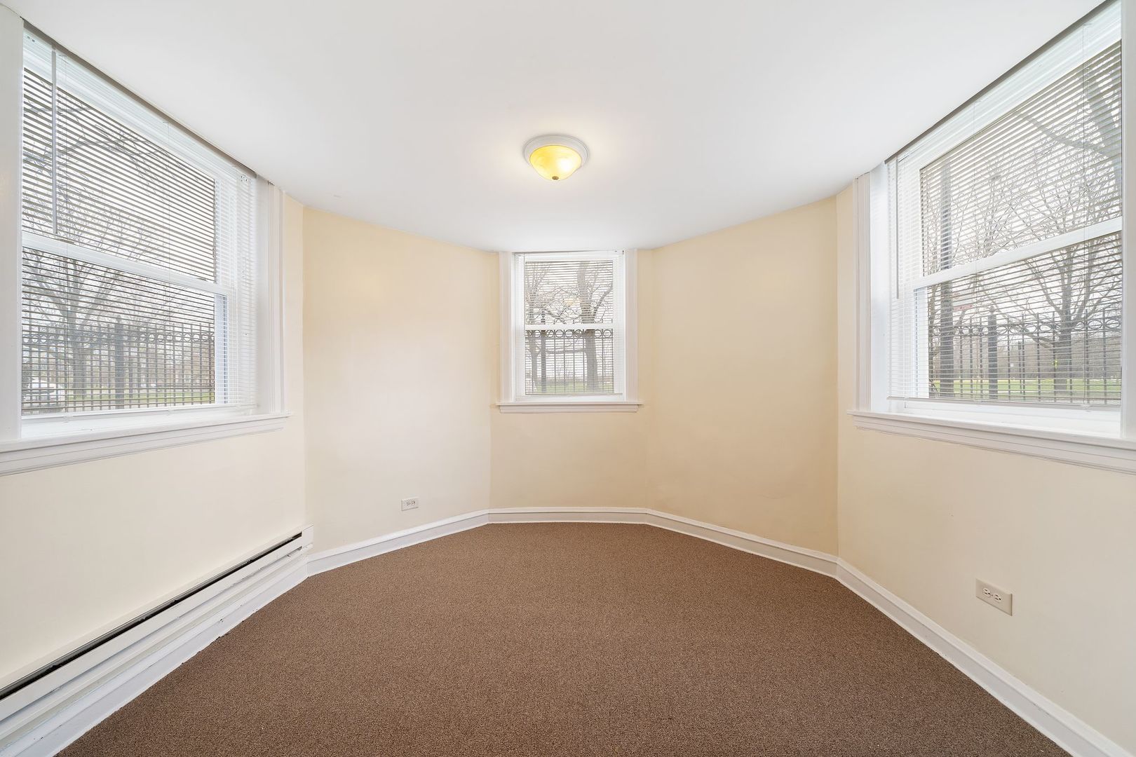 5800 W Adams Street Unit: G