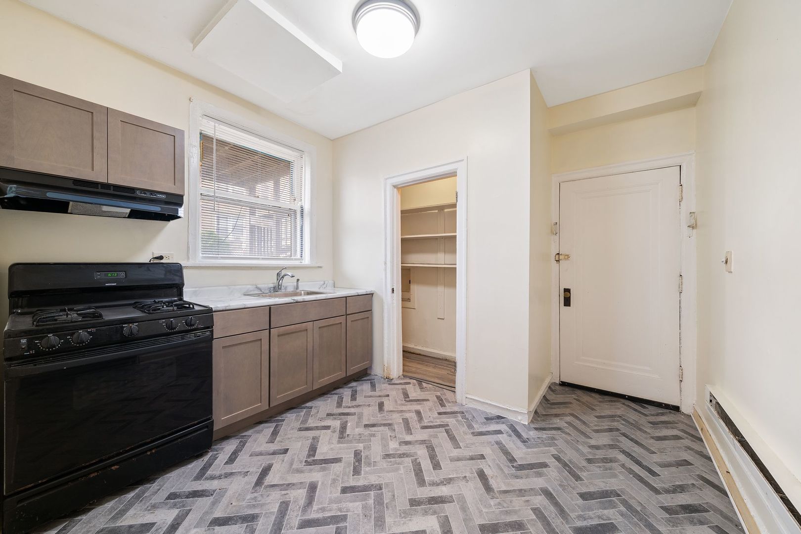 5800 W Adams Street Unit: G