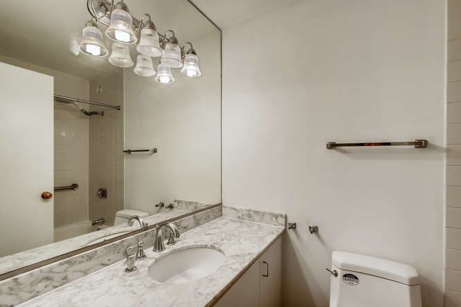 211 E Ohio Street Unit: 2510
